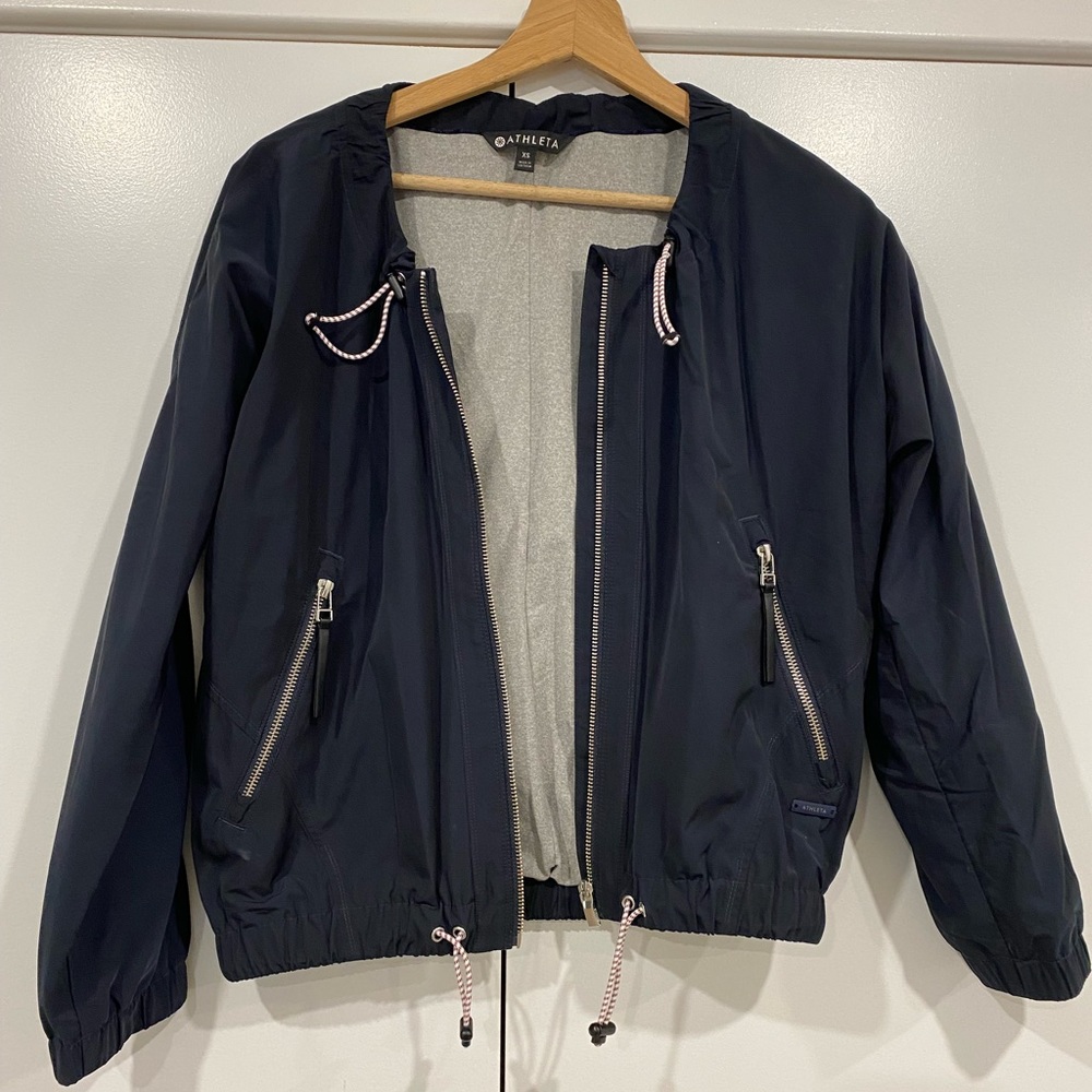 Athleta Chill Bomber